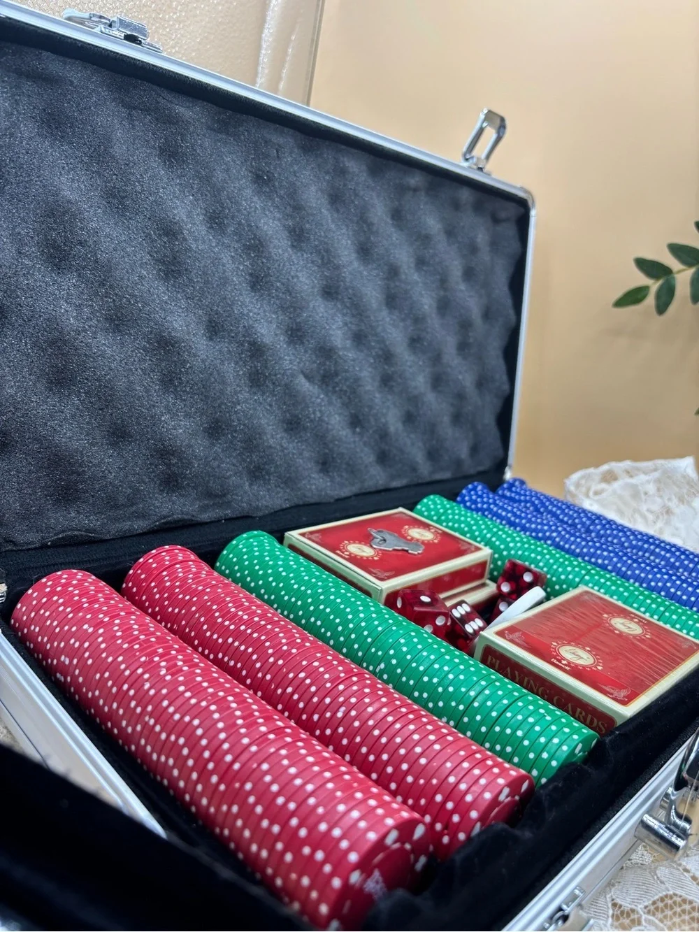Bassett John Elway Home Collection 300-Piece Poker Chip Set Aluminum Case